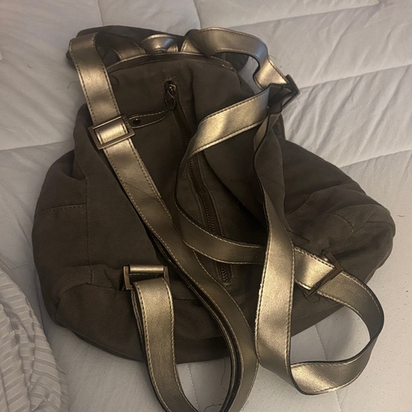 NWT~GUESS Backpack - Picture 7 of 7